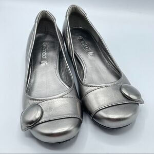 Ecco silver button ballet flats